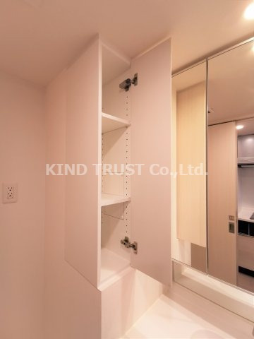 ザ・パークハビオ天満橋の洗面所|明るい洗面所です