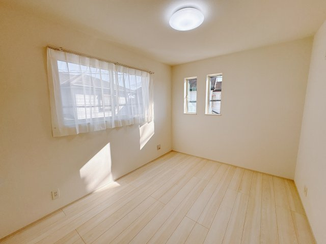 ハートフルタウン 宇都宮市御幸本町の洋室|〇2F洋室6帖〇
2階全居室6帖以上のゆとりある間取りです。勉強机やベッドを置いても十分な広さです。
※2026年1月撮影