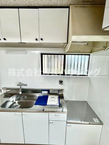 東阪田一戸建のその他|キッチンに窓