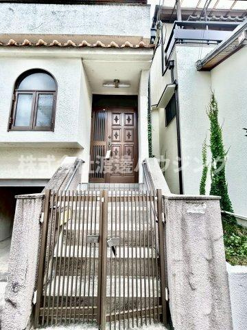 東阪田一戸建のエントランス