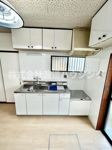 東阪田一戸建のキッチン