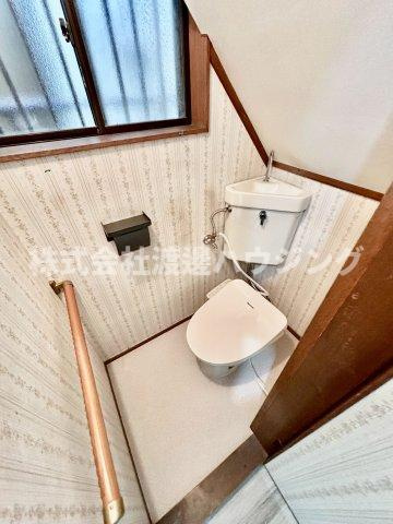 東阪田一戸建のトイレ