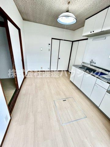 東阪田一戸建の居間・リビング