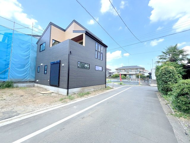 あきる野市牛沼の新築一戸建の前面道路含む現地写真
