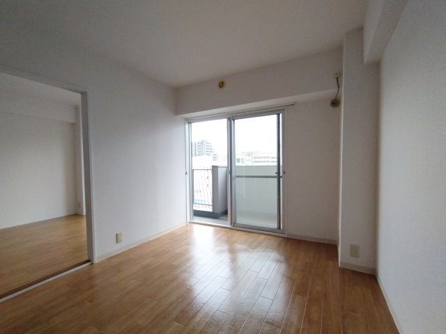 茨木グランドハイツの洋室|東側バルコニーに面した洋室