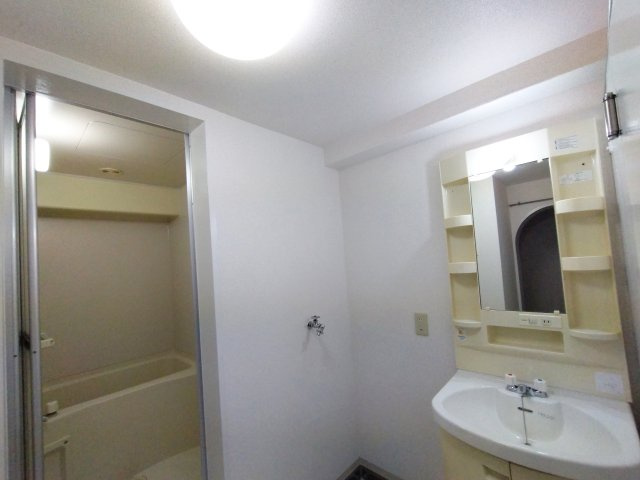 茨木グランドハイツの独立洗面台|ゆったりとした洗面室