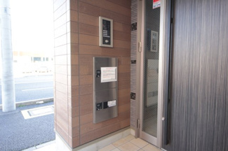 【エントランス】 | 宅配ボックスあり