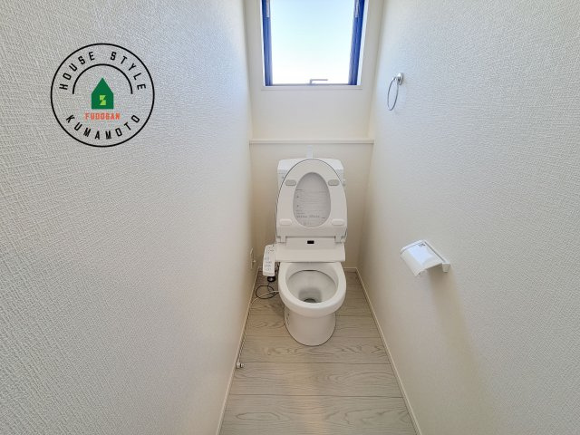 合志市合生第4-1棟（1号棟）　の内観：施工例|温水洗浄便座を完備しております。2ヶ所にトイレがあるのは朝の慌ただしい時間も安心です。