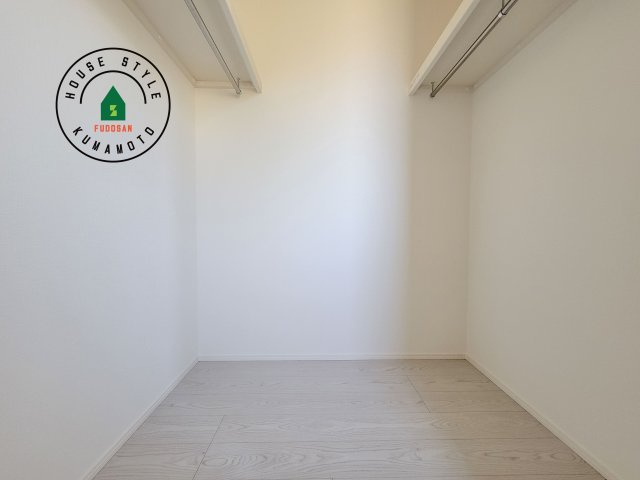 合志市合生第4-1棟（1号棟）　の内観：施工例|洋服や大きな荷物が多い方や人数の多いご家族などは、一般的なクローゼットよりもウォークインクローゼットのほうが使い勝手が良いです。