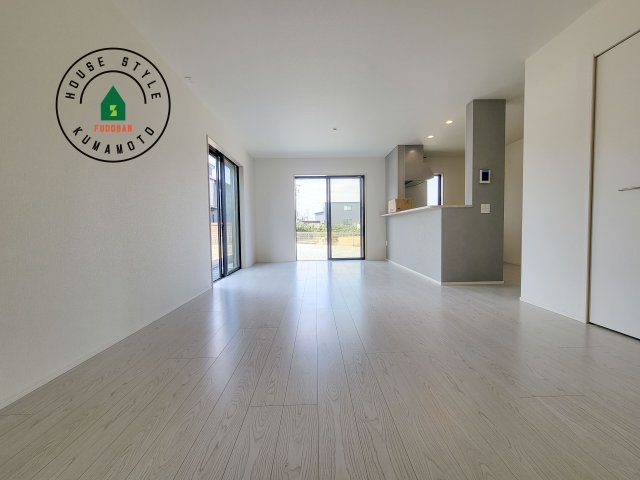 合志市合生第4-1棟（1号棟）　の内観：施工例|ご家族を近くに感じられる対面キッチンのLDK。会話もはずみそうですね。