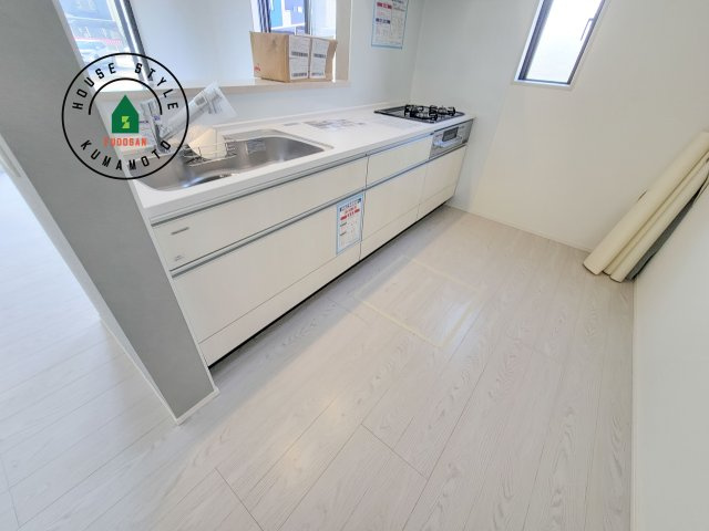 合志市合生第4-1棟（1号棟）　の内観：施工例|ダイニングテーブルへの配膳がラクラク、お料理はかどるカウンター付きシステムキッチン！