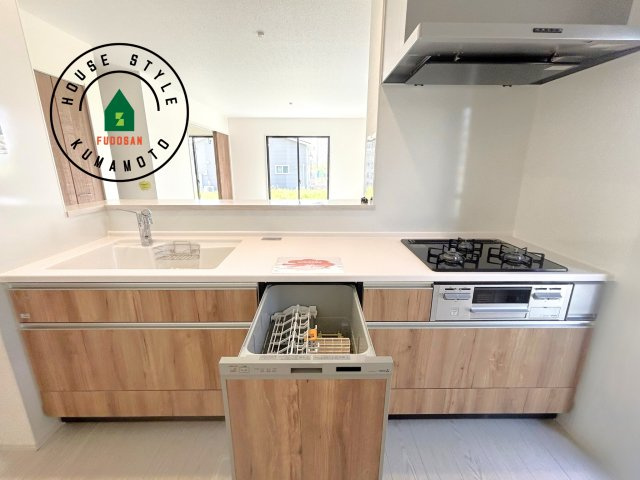 菊池郡大津町大字森第1-3棟（10号棟）　の内観：施工例|ご家族を近くに感じられる対面キッチンのLDK。会話もはずみそうですね。