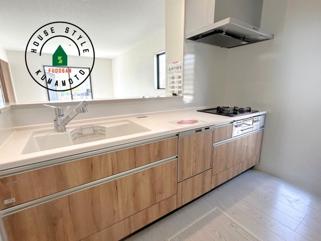 菊池郡大津町大字森第1-3棟（10号棟）　の内観：施工例|ダイニングテーブルへの配膳がラクラク、お料理はかどるカウンター付きシステムキッチン！