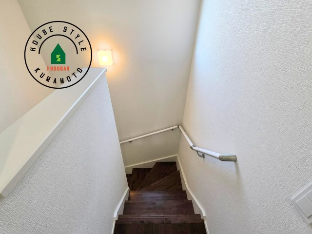 菊池郡大津町大字森第1-3棟（11号棟）　の内観：施工例|階段からも明るい光が入ります。採光や通風も階段の重要な役割です。