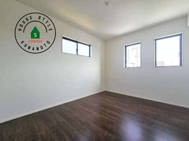 菊池郡大津町大字森第1-3棟（11号棟）　の内観：施工例|柔らかい陽光が差し込む明るいお部屋を演出する設計。彩光の取れる窓が気持ちの良いお部屋を創り上げます。