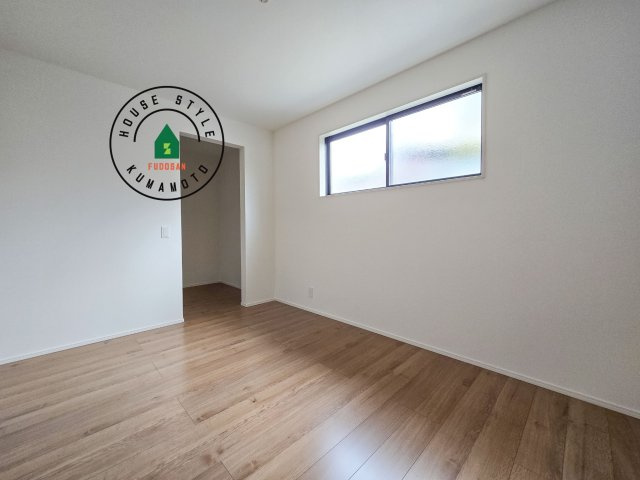 菊池郡大津町大字森第1-3棟（11号棟）　の洋室|柔らかい陽光が差し込む明るいお部屋を演出する設計。彩光の取れる窓が気持ちの良いお部屋を創り上げます。