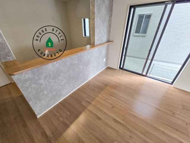 菊池郡大津町大字森第1-3棟（11号棟）　のダイニング|キッチンから立ち込める香りが今日の料理を期待させます。