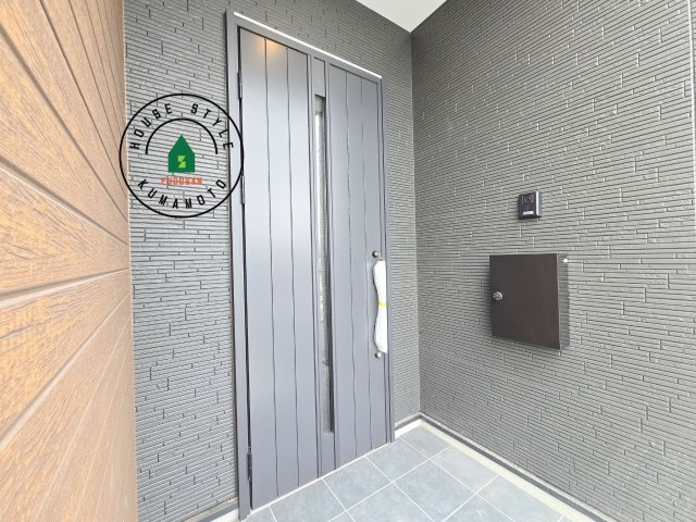 菊池郡大津町大字森第1-3棟（11号棟）　の玄関|おでかけの時も帰った時も、「我が家」を最初に感じでもらえる素敵な空間に。