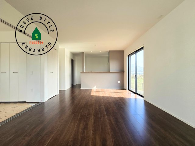 菊池郡大津町大字森第1-3棟（11号棟）　の内観：施工例|ご家族を近くに感じられる対面キッチンのLDK。会話もはずみそうですね。