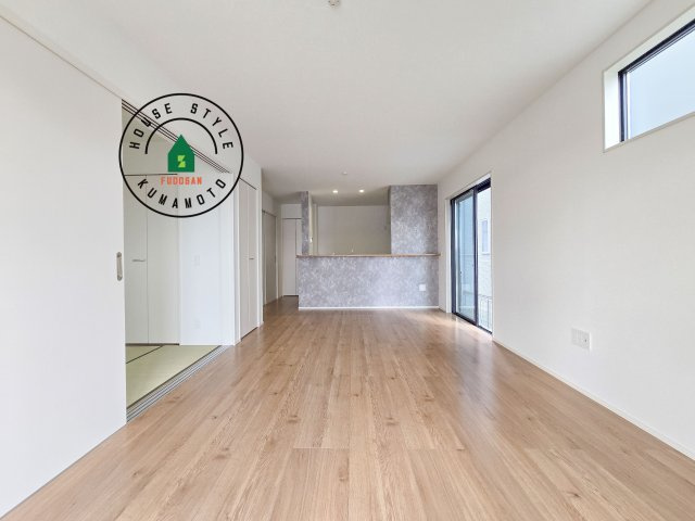 菊池郡大津町大字森第1-3棟（11号棟）　の居間・リビング|ご家族を近くに感じられる対面キッチンのLDK。会話もはずみそうですね。