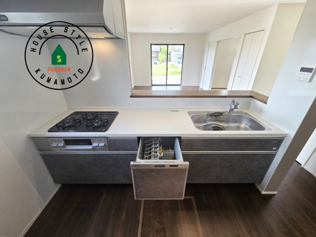 菊池郡大津町大字森第1-3棟（11号棟）　の内観：施工例|ご家族を近くに感じられる対面キッチンのLDK。会話もはずみそうですね。