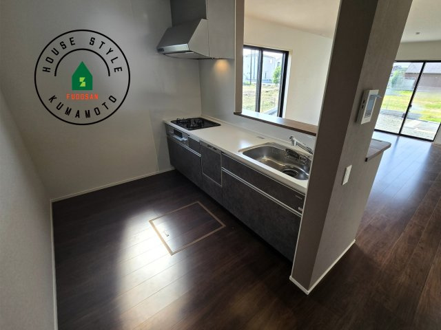 菊池郡大津町大字森第1-3棟（11号棟）　の内観：施工例|ダイニングテーブルへの配膳がラクラク、お料理はかどるカウンター付きシステムキッチン！