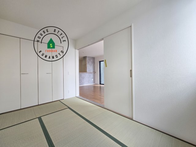 菊池郡大津町大字森第1-3棟（11号棟）　の和室|和室を上手に活用すると暮らし方の幅が広がります。例えば普段は開け放して、子供の小さいうちはお昼寝や遊びのスペースに。畳はソフトなので転んでもケガをしにくく安心です。