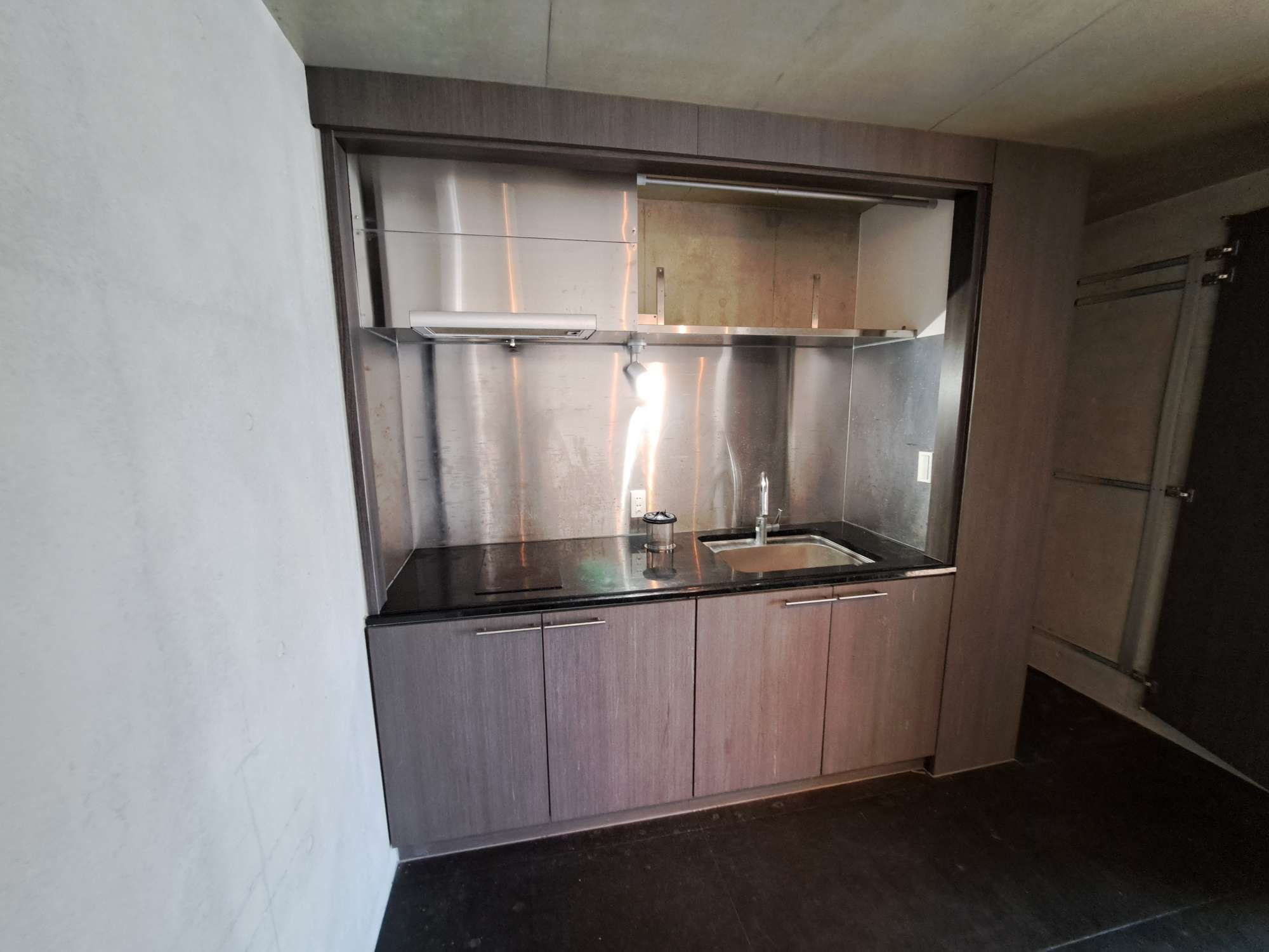 中央区日本橋小伝馬町の賃貸マンション|IHクッキングヒーターの備わるキッチン