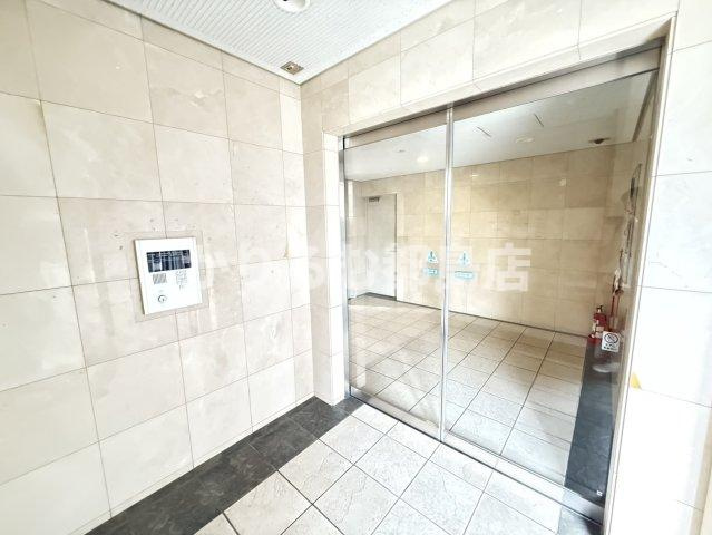 ヴィヴィッド京橋のエントランス