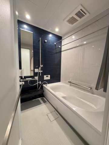 爽風そよぐ湘南邸宅｜辻堂東海岸の暮らしの浴室