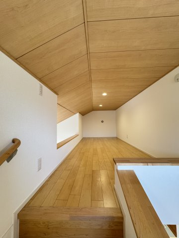 爽風そよぐ湘南邸宅｜辻堂東海岸の暮らしの洋室