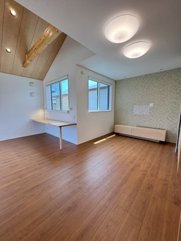 爽風そよぐ湘南邸宅｜辻堂東海岸の暮らしの洋室