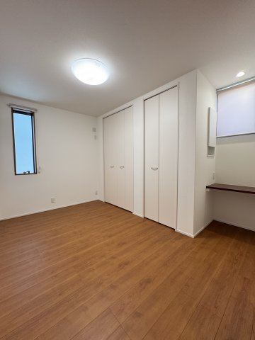 爽風そよぐ湘南邸宅｜辻堂東海岸の暮らしの洋室