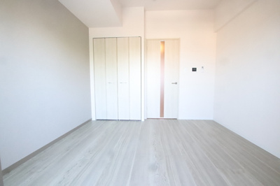6.1帖洋室♪白を基調としたお部屋です♪