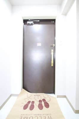 玄関扉は安心のダブルロックです