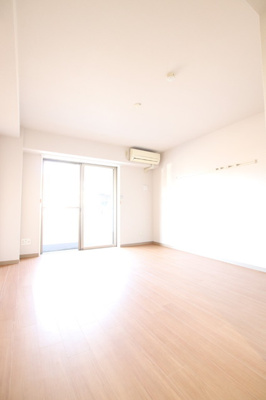 9.2帖の居室は北向きで直接日光は入りませんが夏は涼しく過ごせます