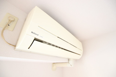 暑い日や寒い日には欠かせないエアコンも完備されています