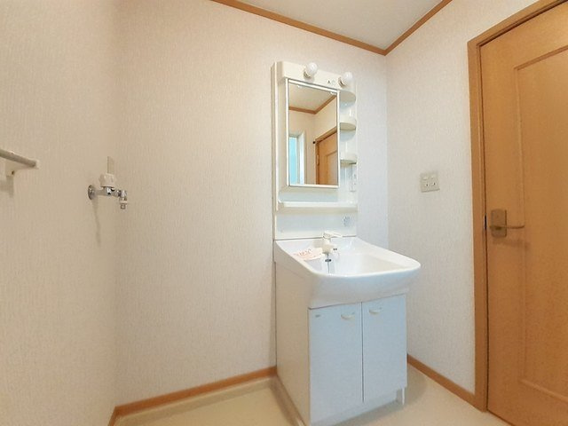 ボン　マルシェ　ドゥの洗面所|明るい洗面所です