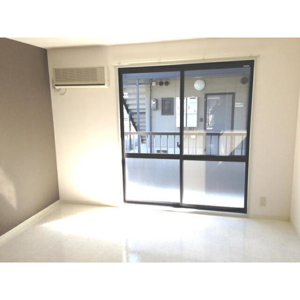 コロニーK Bの居間・リビング