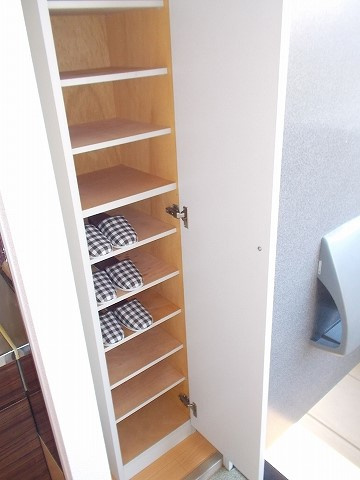 コロニーK Bの玄関