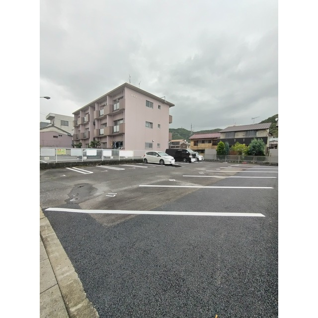 岐阜市雪見町１丁目の駐車場の外観