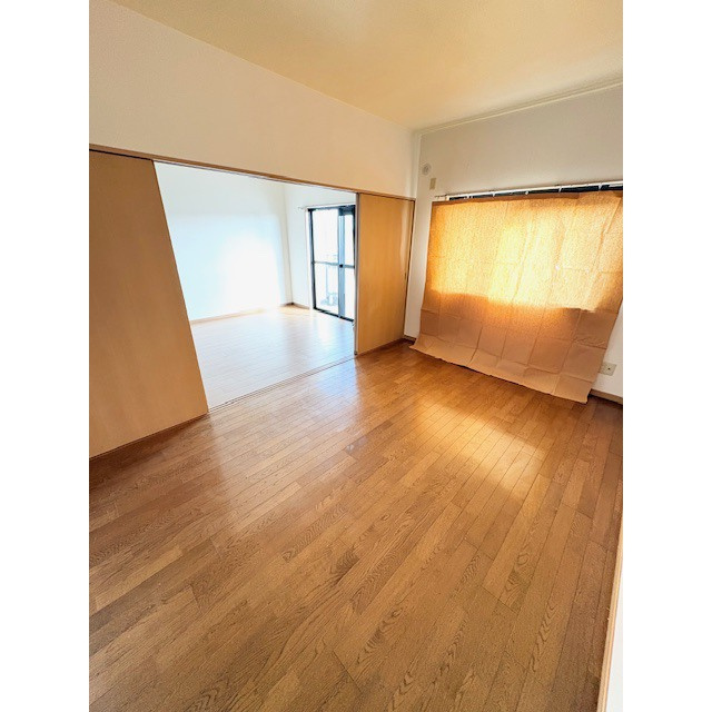 岐阜市野一色６丁目のアパートの居間・リビング