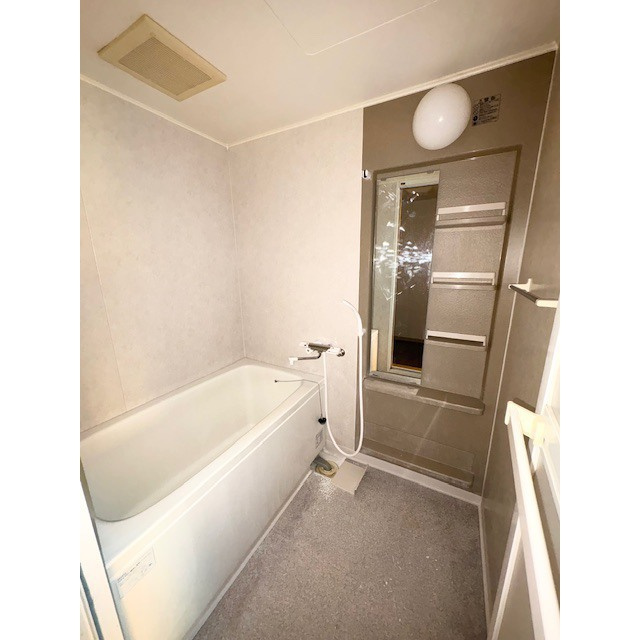 岐阜市野一色６丁目のアパートの浴室