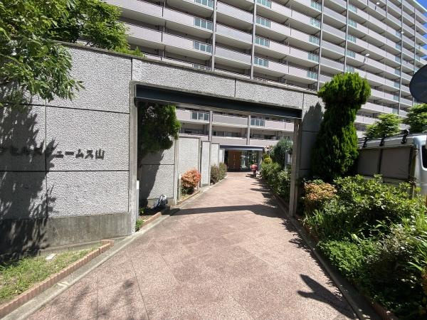 【エントランス】 | ウインヒルズジェームス山