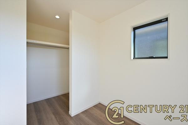 リーブルガーデン新町 ２号棟 ／新築一戸建の収納|■現地撮影写真■広々としたＷＩＣを完備！大きな荷物も楽々収納！