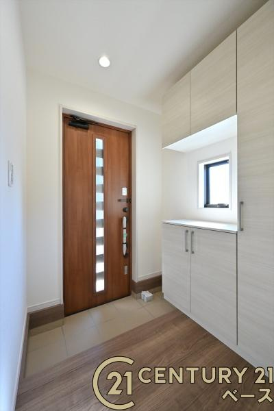 リーブルガーデン新町 ２号棟 ／新築一戸建の玄関|■現地撮影写真■すっきりとした明るい玄関が家族やお客様を迎えてくれます！