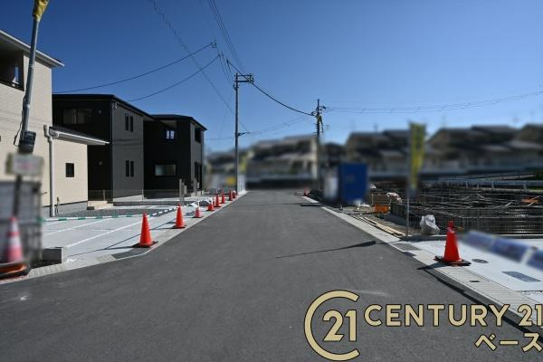リーブルガーデン新町 ２号棟 ／新築一戸建の前面道路含む現地写真|■現地撮影写真■スーパーなど商業施設が徒歩圏内に近接しています。