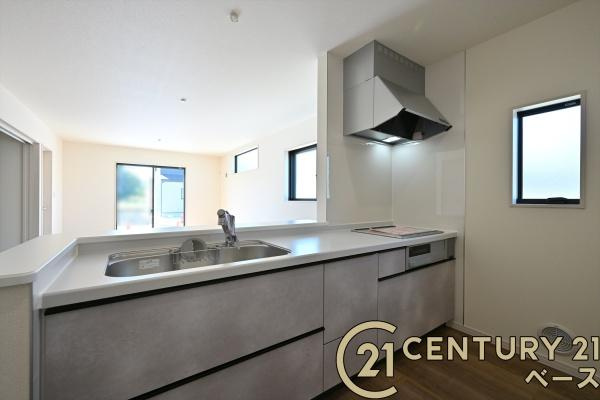 リーブルガーデン新町 ２号棟 ／新築一戸建のキッチン|■現地撮影写真■収納力と使いやすさを追求したキッチンです！