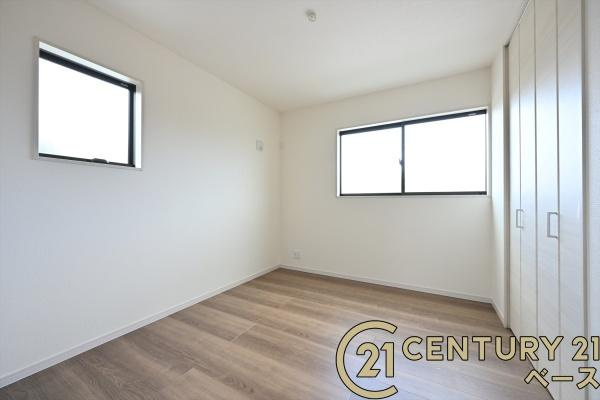 リーブルガーデン新町 ８号棟 ／新築一戸建の内観：施工例|■玄関には大容量シューズボックスを完備！■