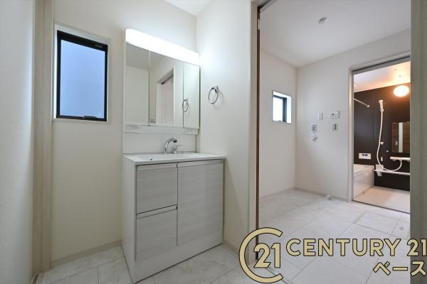 リーブルガーデン新町 ８号棟 ／新築一戸建の内観：施工例|■ＴＶモニター付きインターホンで防犯対策もバッチリ！来客も一目でわかり安心です！■